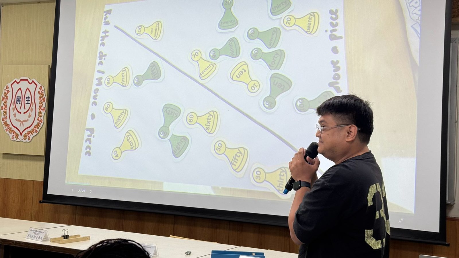 EG 3 explains a board game: Roll, Read, and Cross the Line