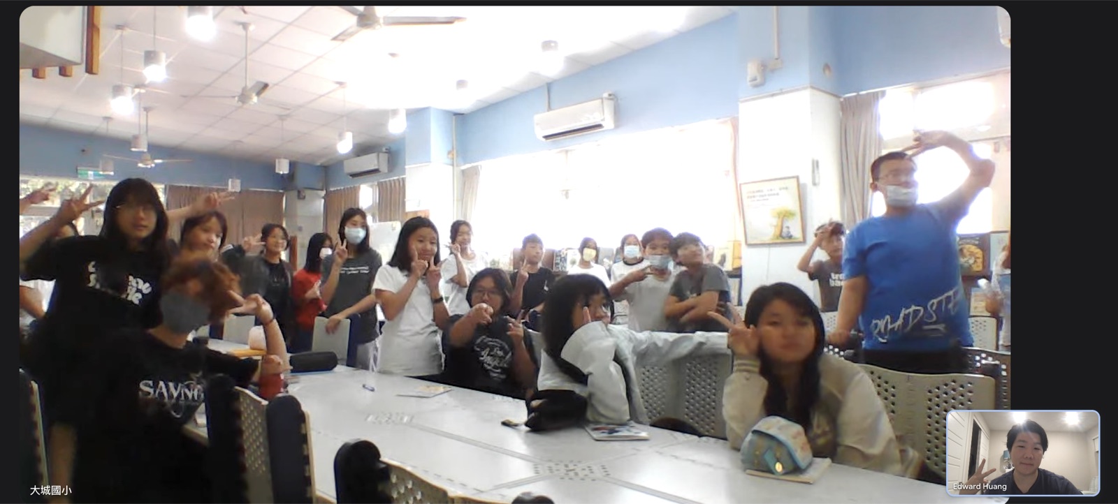 Edward Huang with the students of Dacheng Elementary, Changhua