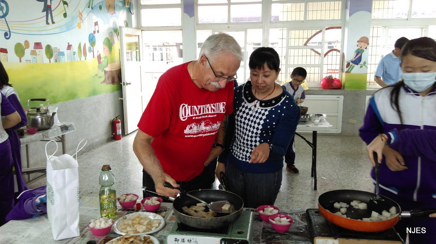 Cooking Western food with the kids
