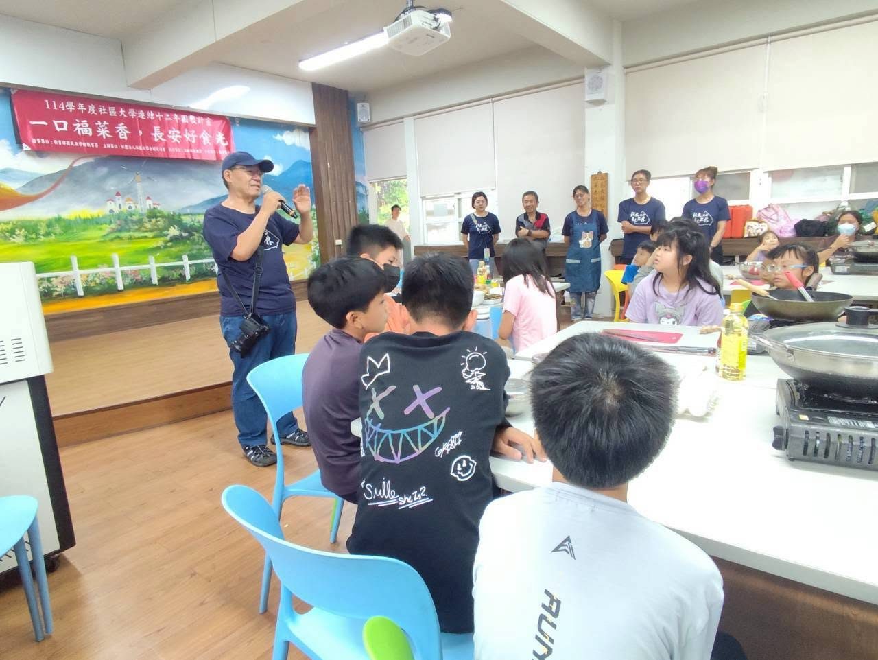 A community volunteer speaking to students at the cooking event