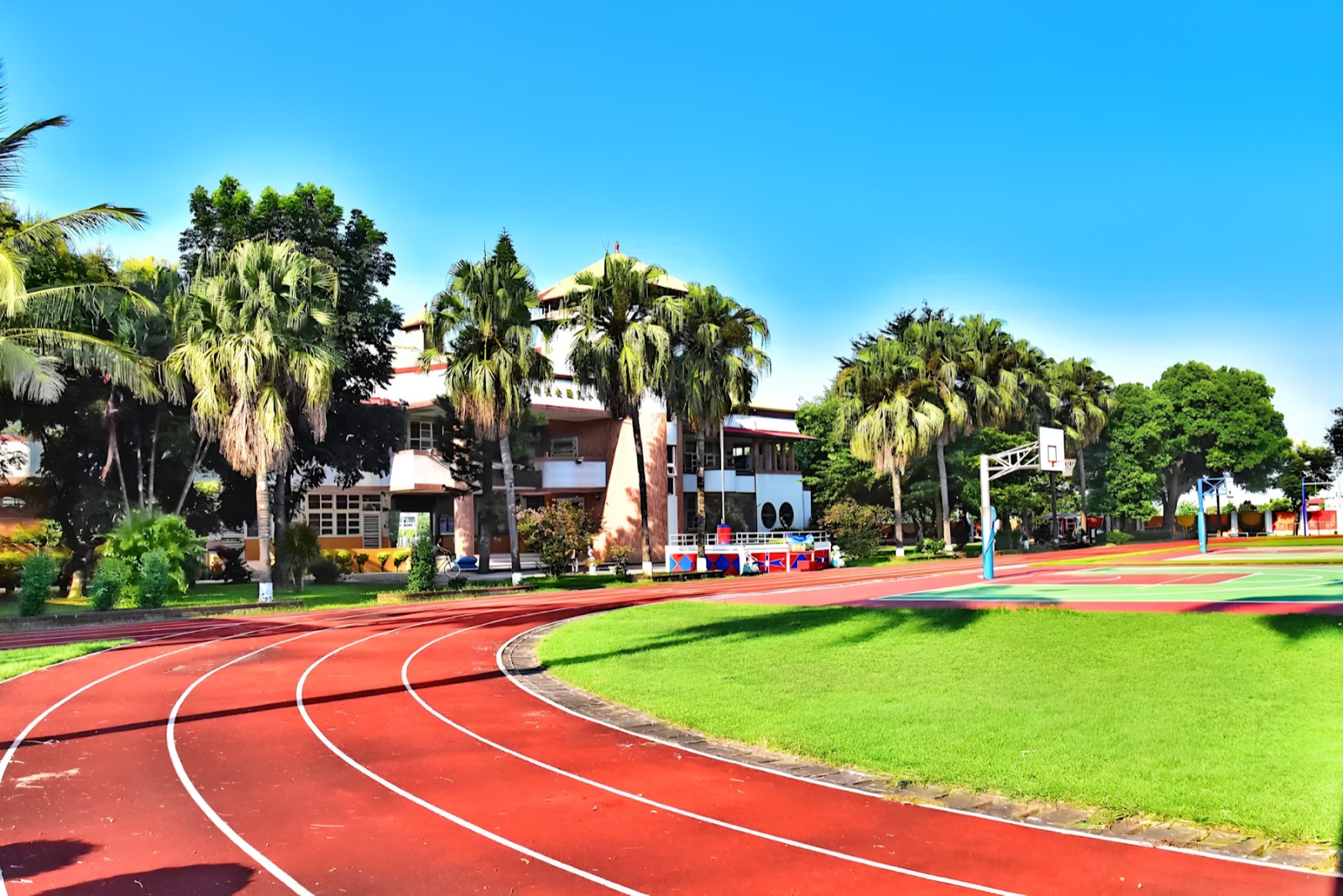 Changan Elementary School running track and campus building