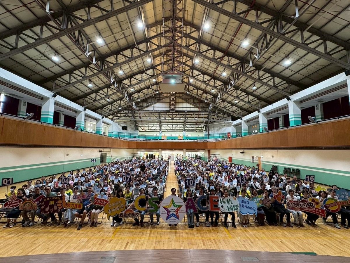 Whole-school assembly at Changsing, students holding CSACE and international-outreach signs 彰興國中全校集會