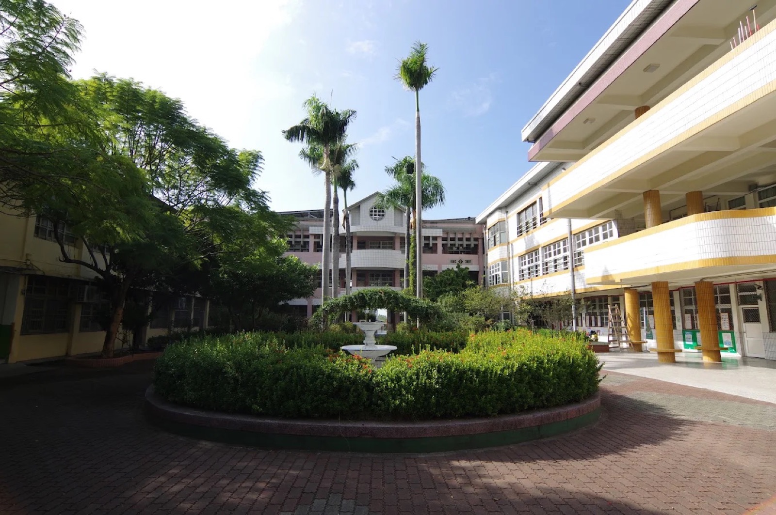 Courtyard fountain 中庭噴水池