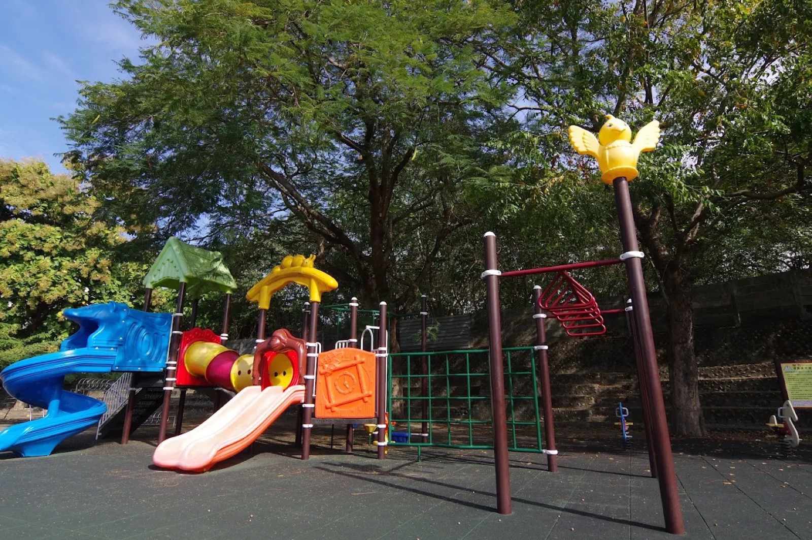 Colorful slide 彩虹溜滑梯