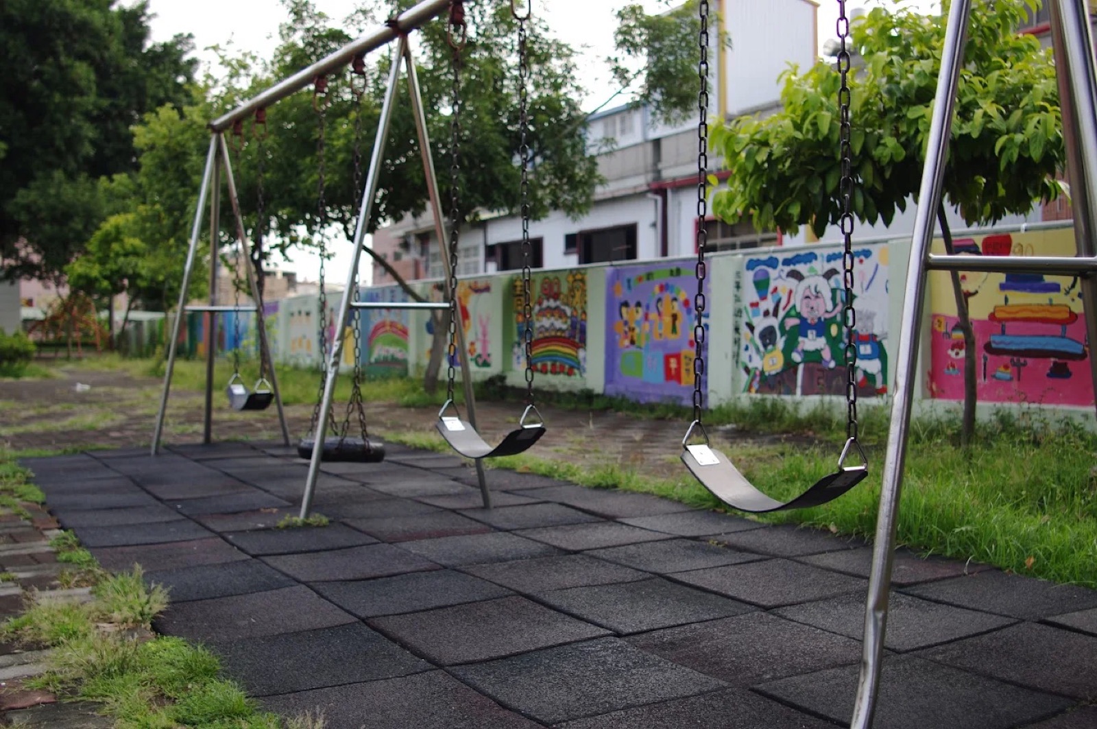 Rainbow playground 彩色遊戲場