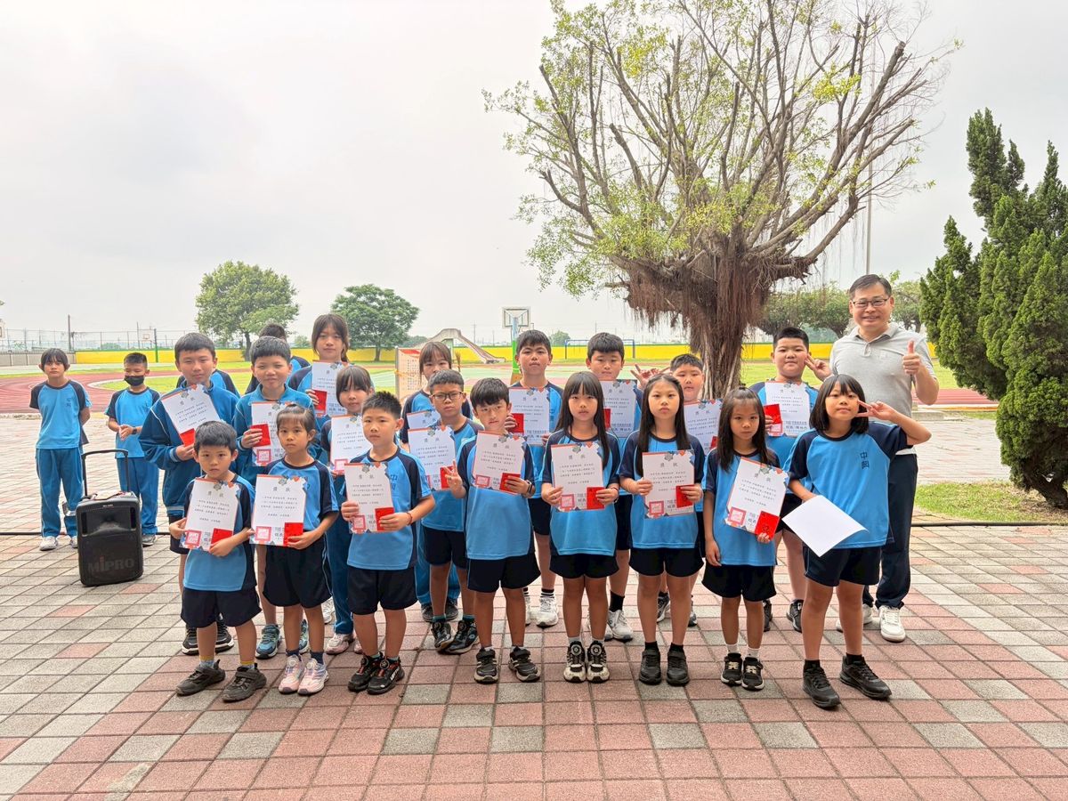 Top scholars honored 定期評量成績優異頒獎