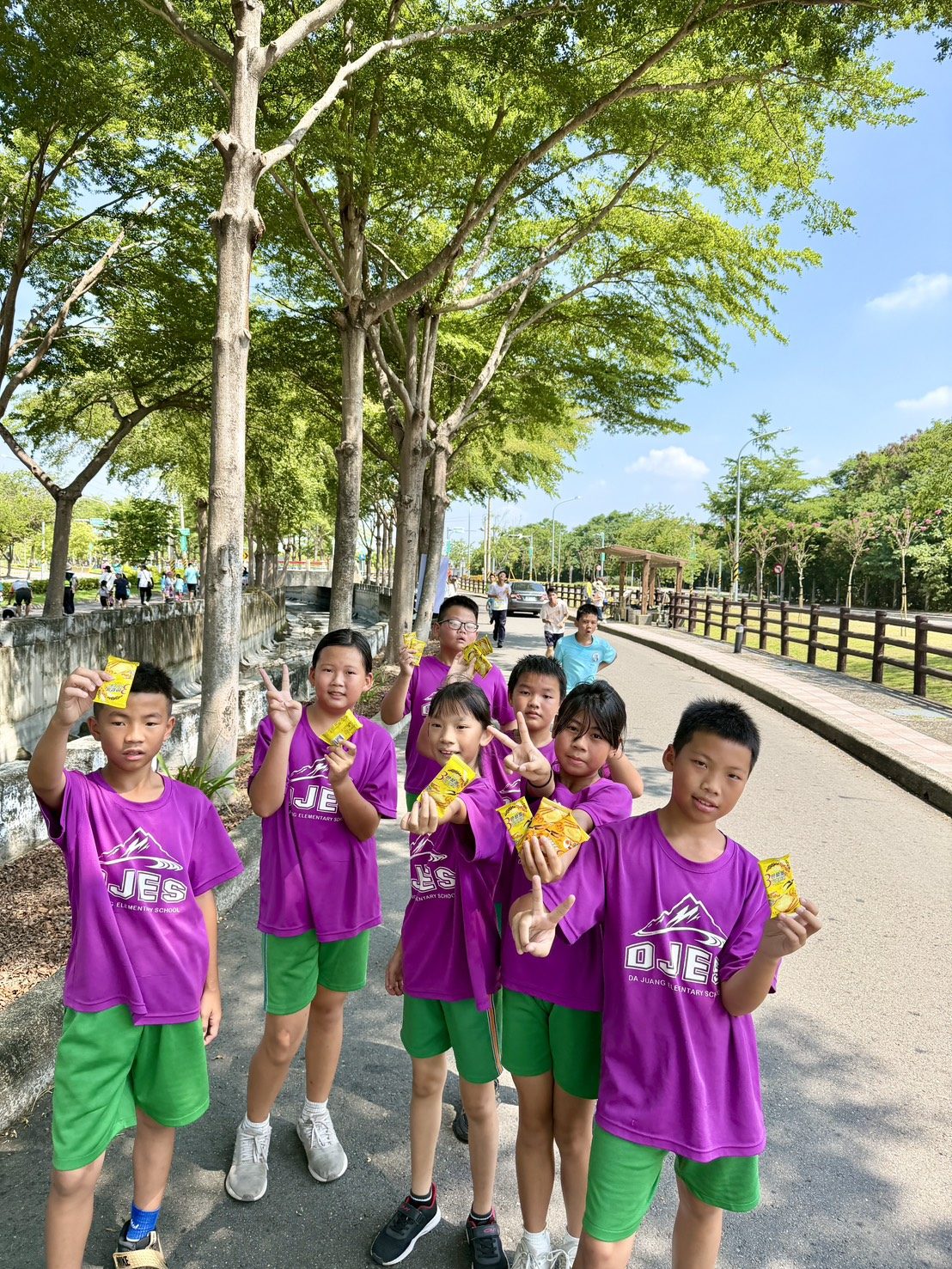 A Dajuang student crossing the finish line.