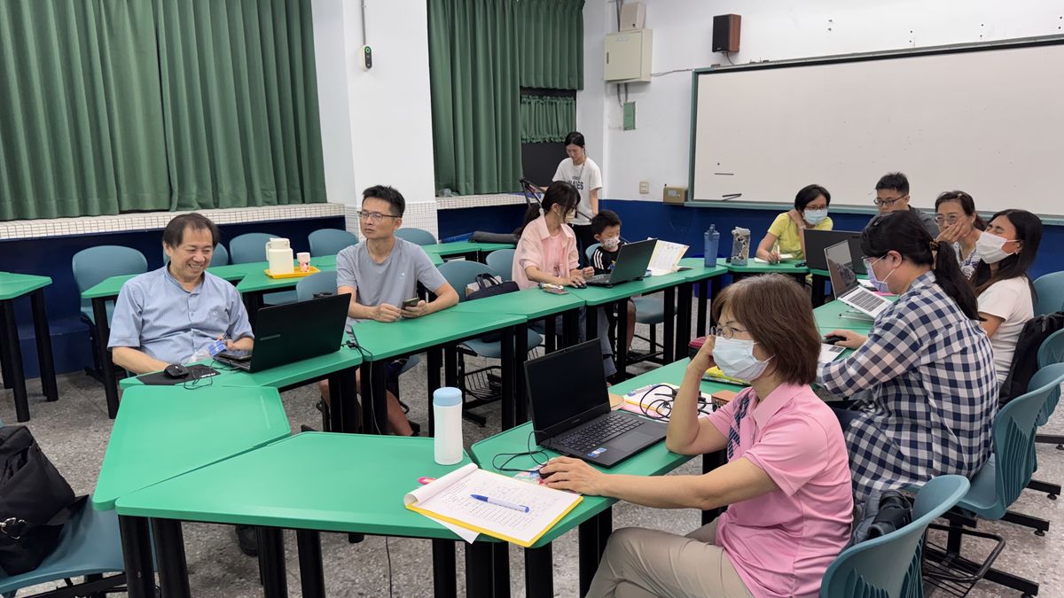 Group learning at the AI workshop