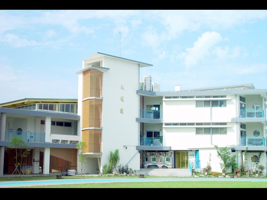 Dacheng Hall, the teaching block with the school name on its face
