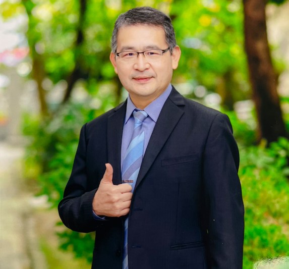 Principal Hung-Chang Chang of Dacheng Elementary School