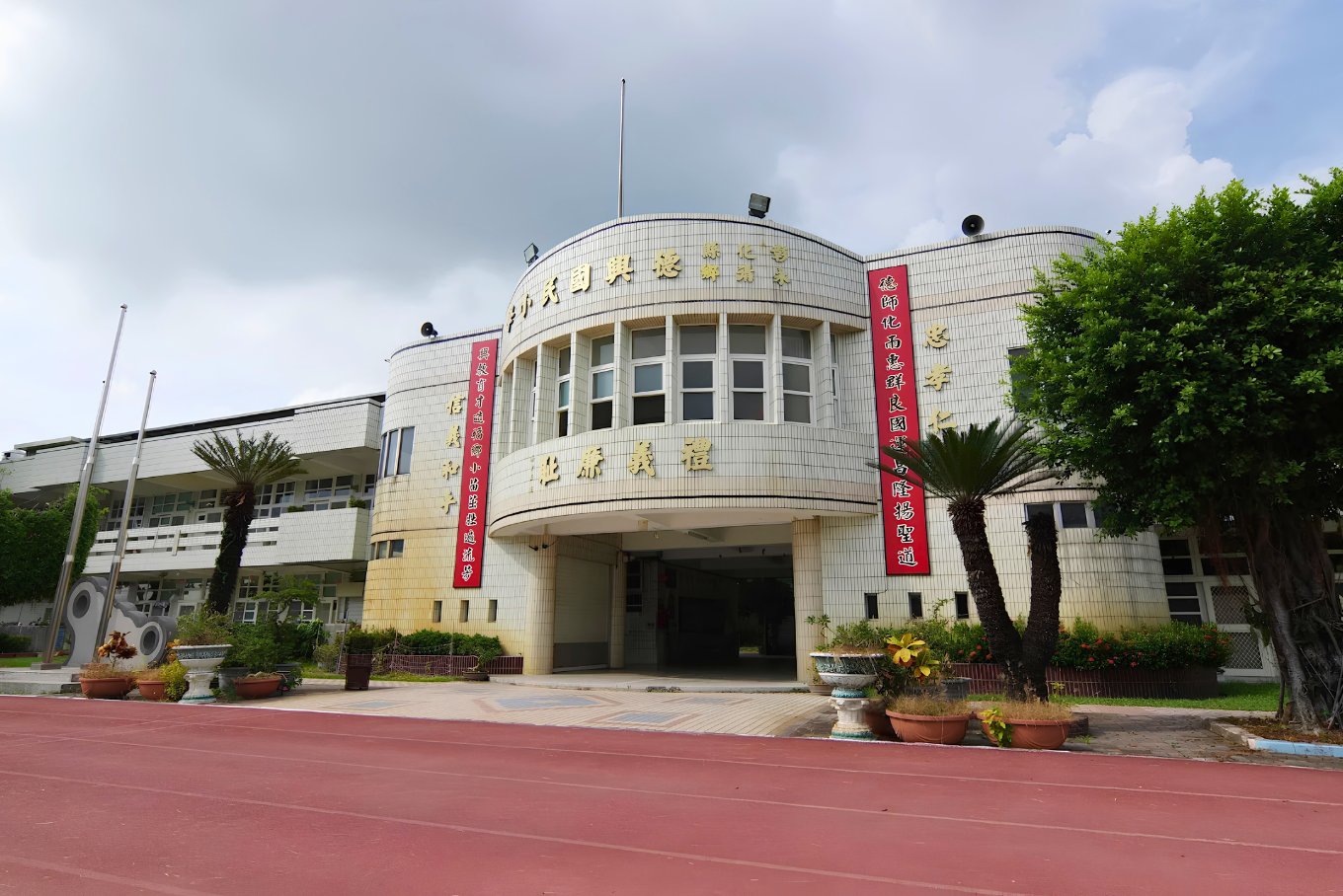 Desing Elementary School main entrance building