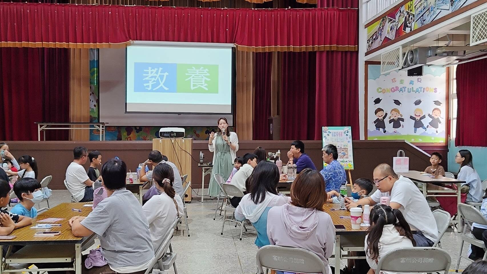 Parents at the Dingfan parenting workshop