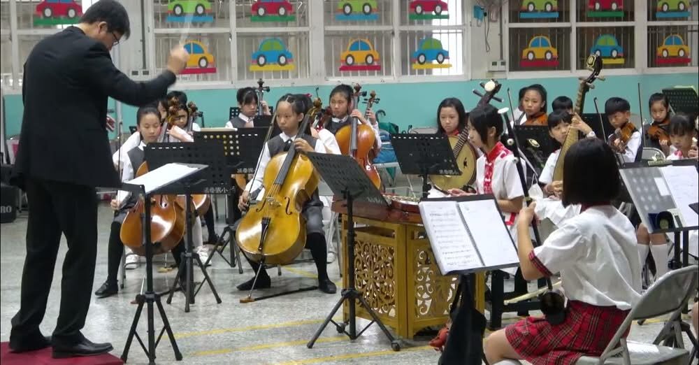 Dingfan's Chinese Orchestra performing 頂番國樂團演奏