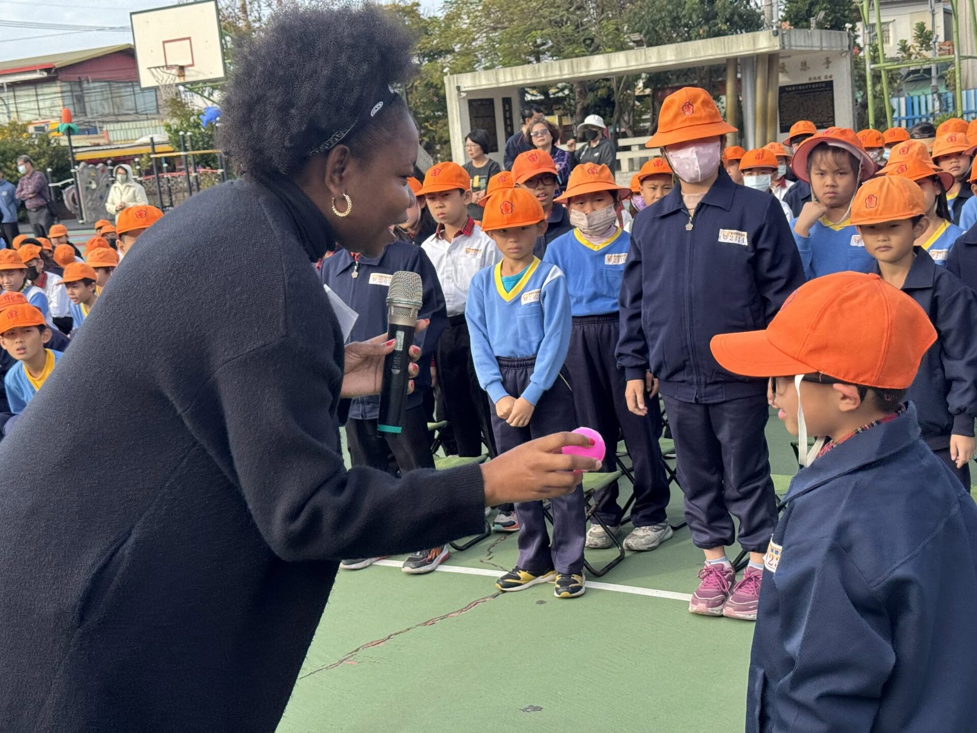 Dingfan students assembled on the school court for a whole-school gathering 頂番學生在操場集合