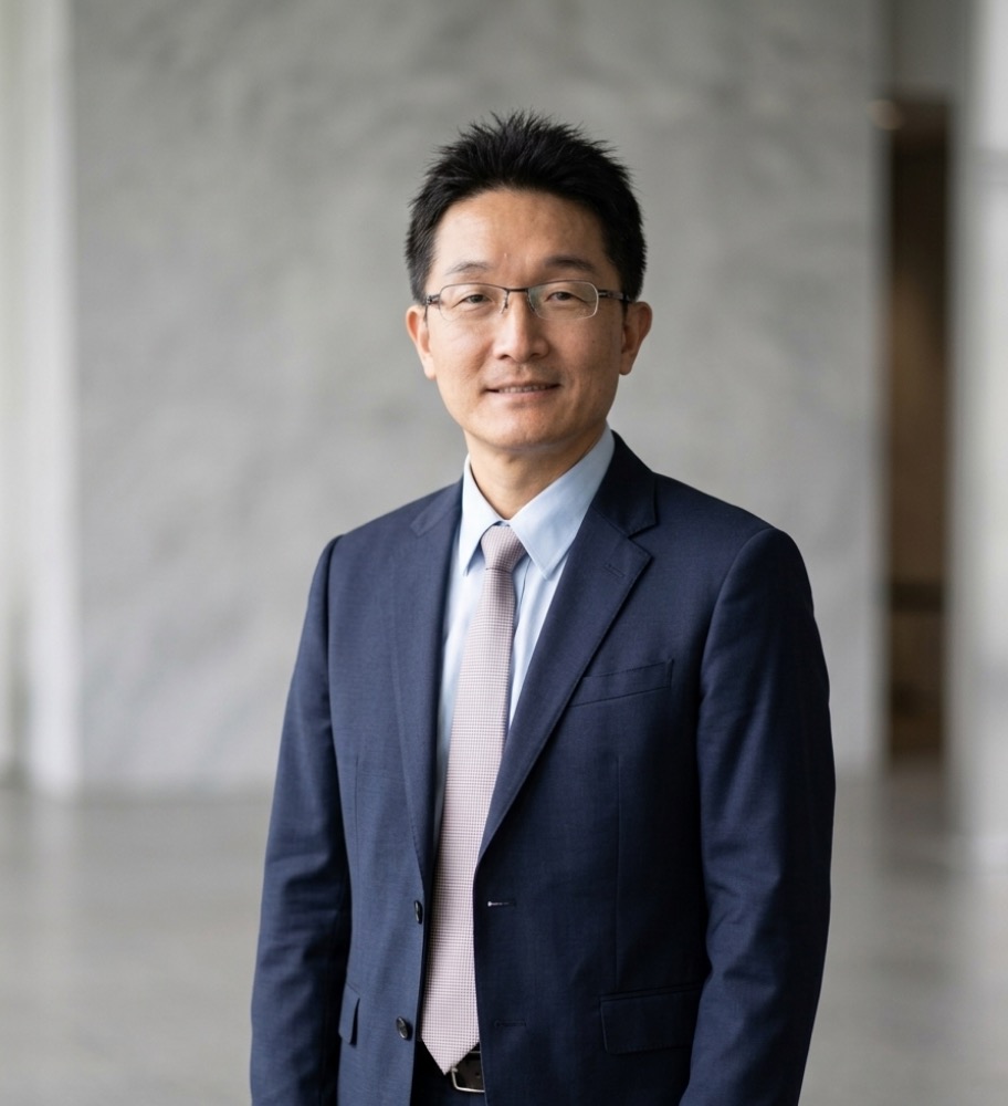 王舜儀校長 · Principal Wang Shun-Yi