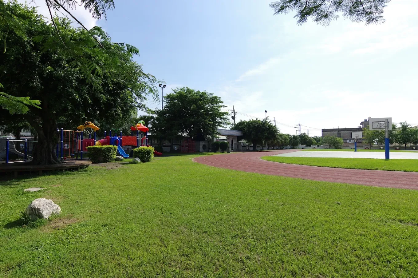 東興國小校園