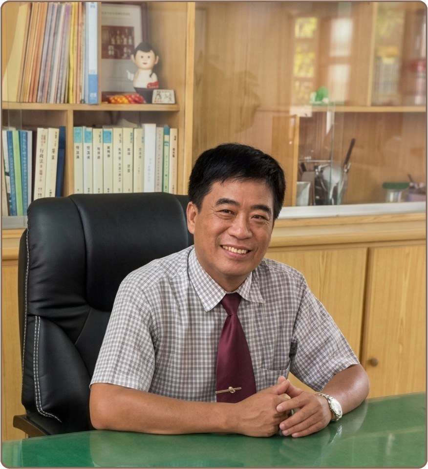 陳榮茂校長 · Principal Chen Rong-Mao