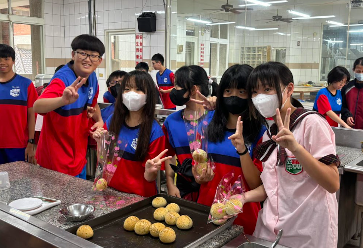Future Chefs in Action! Making Korean Bread at Sihu Senior High · photo 1