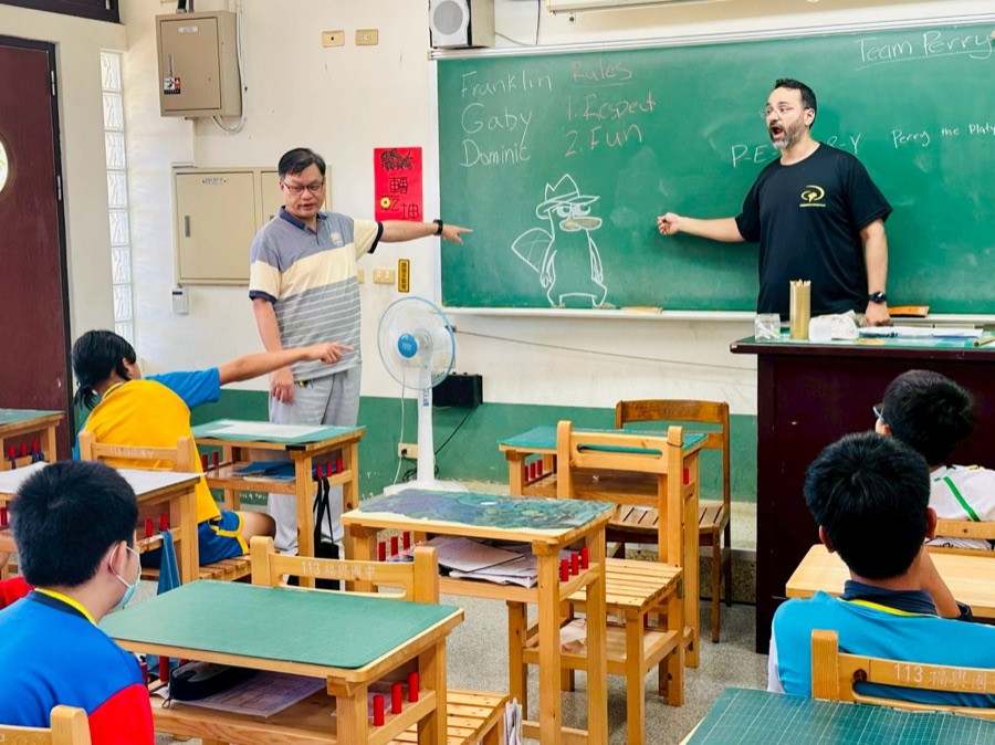 Ten Days of Water Fights, Robots, and English: Summer Learning 2026 · photo 2