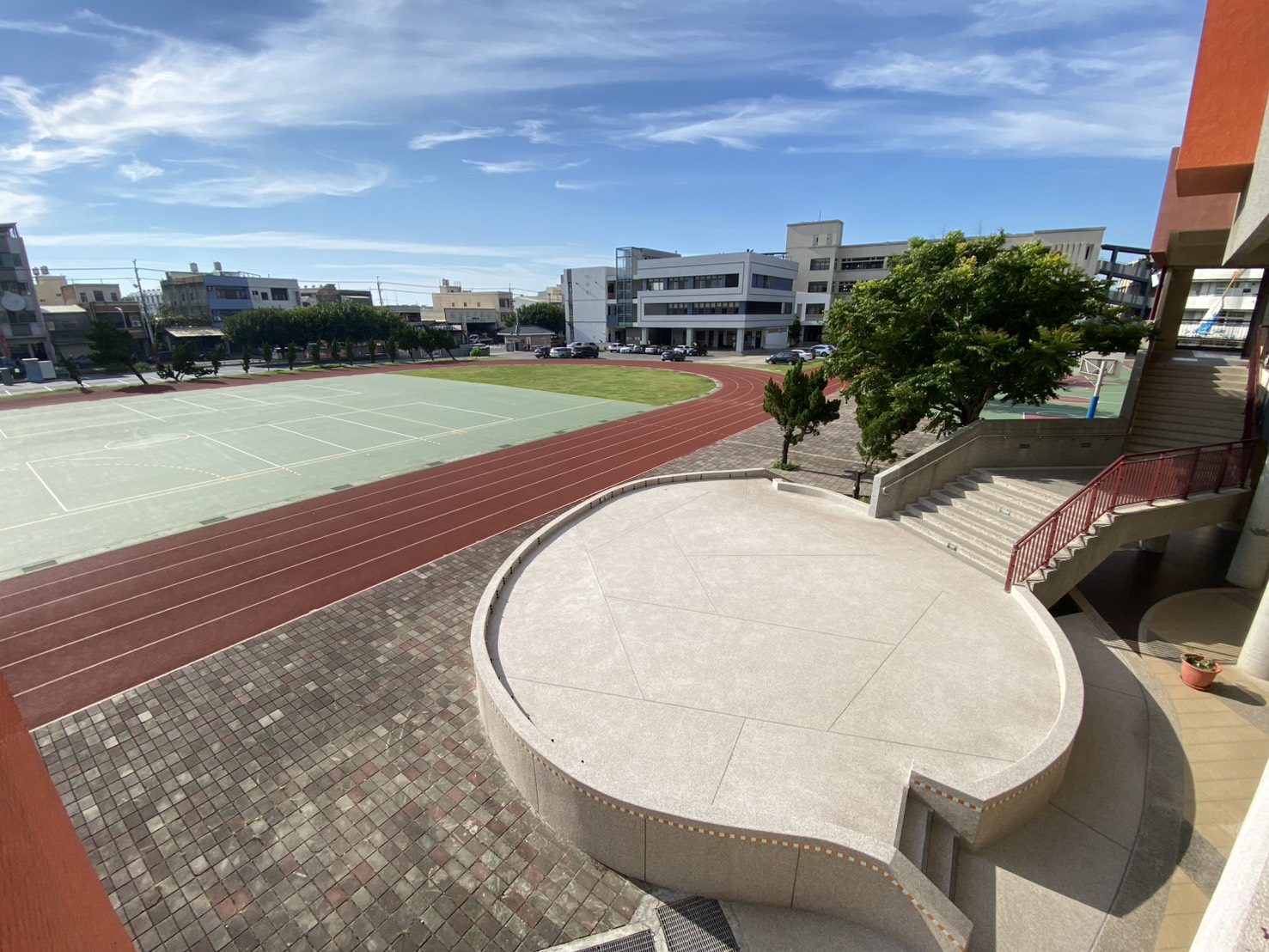 The running track and circular central plaza · 操場跑道與中庭司令台