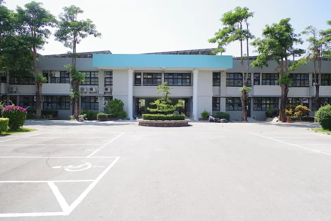 Hosin school grounds · 合興校景