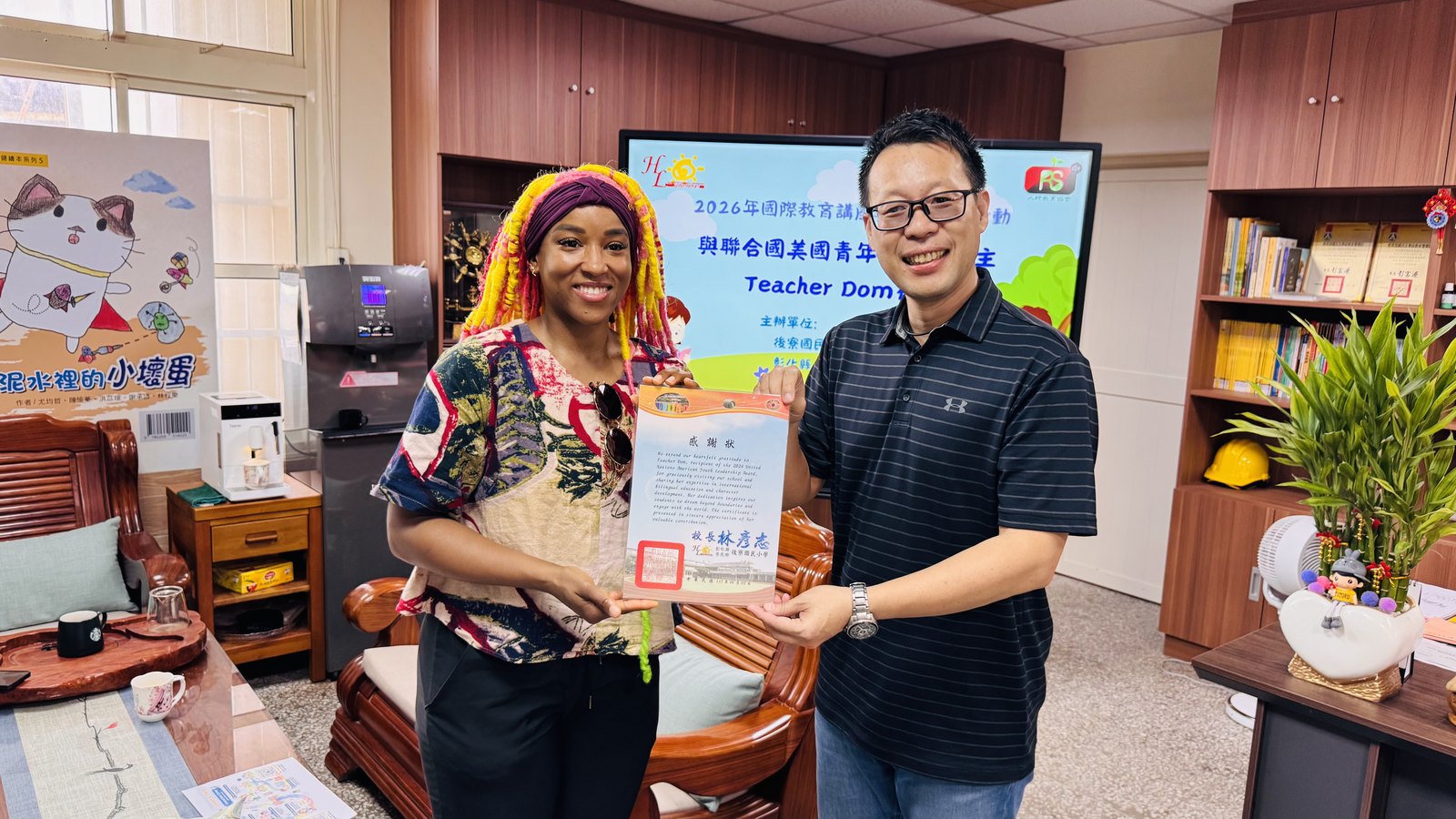 Teacher Dom Visits Houliao — principal presents a certificate of thanks to Teacher Dom