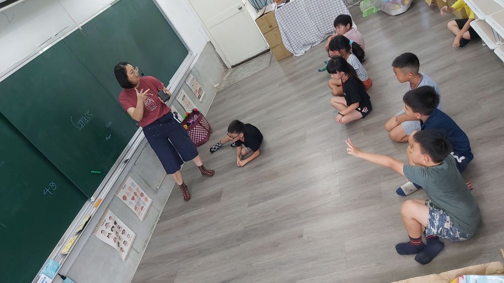 English games in the school corridor