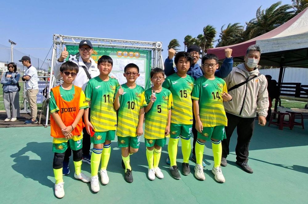 Soccer team group photo in their jerseys
