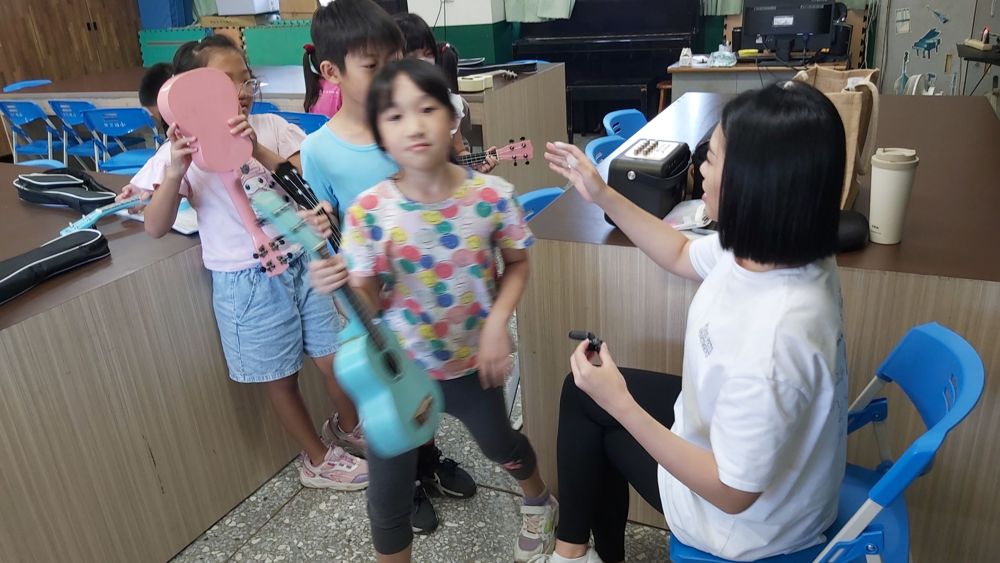 Ukulele club playing a song together