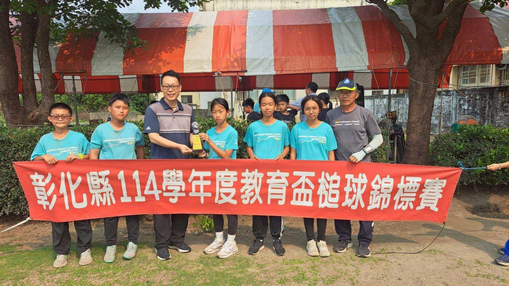 Houliao croquet team with the championship trophy