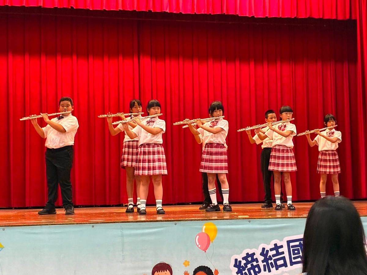 新民國小長笛團舞台演出