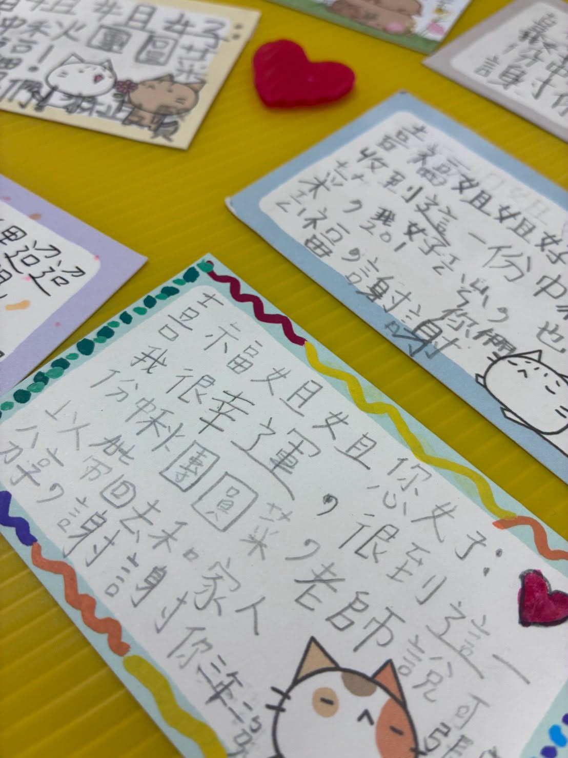 孩子們手寫給喜福姊姊的感謝卡片