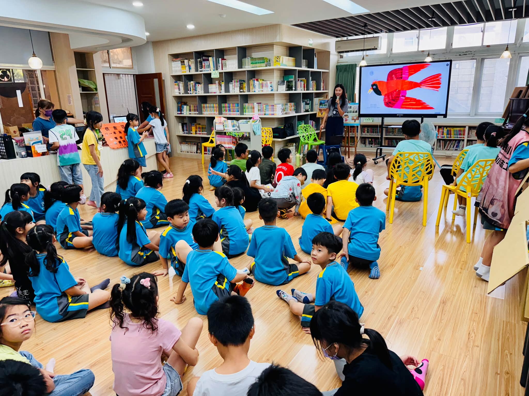 Teacher Judy 在圖書館為孩子說英語繪本故事