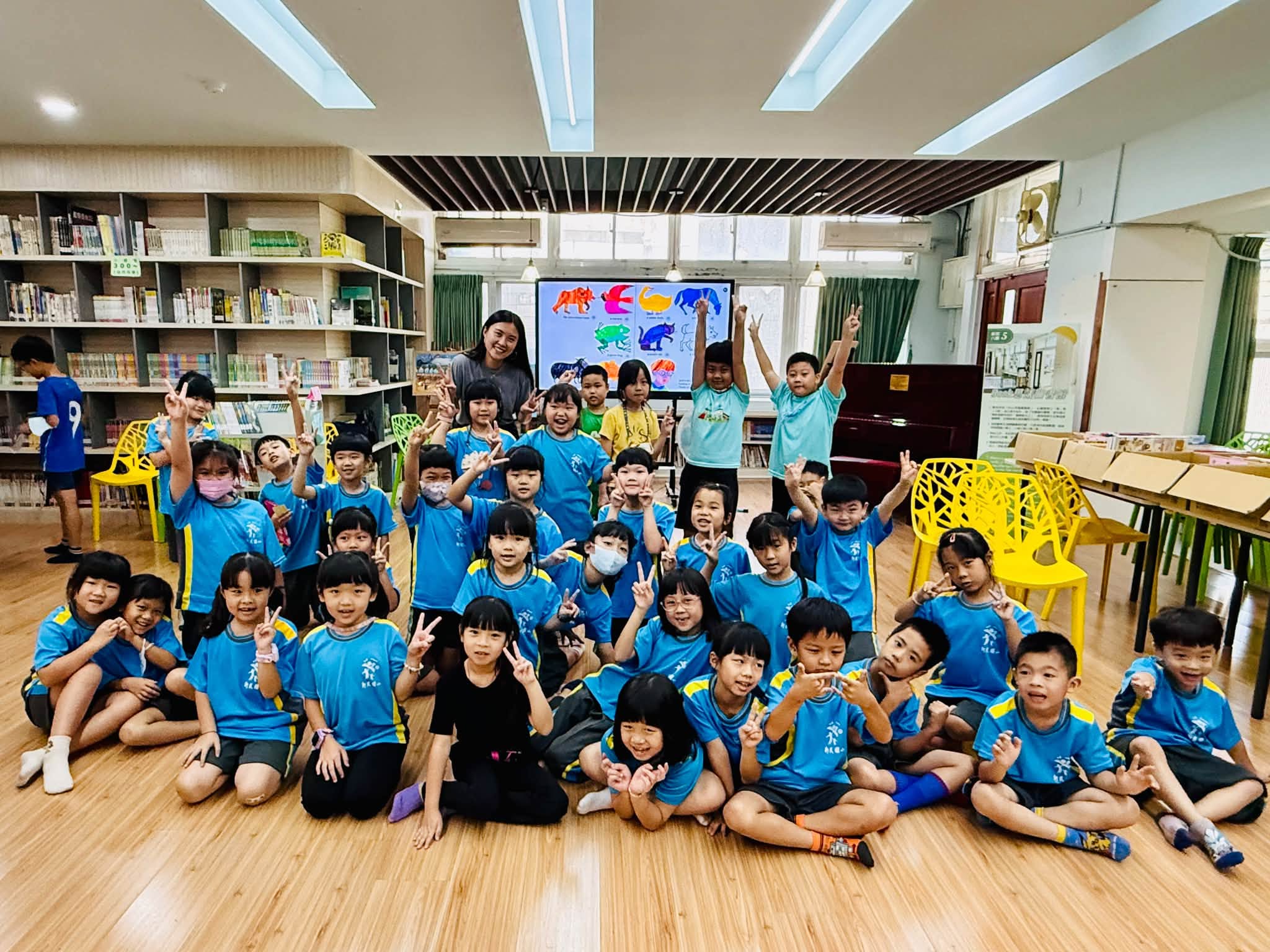 Story Time 結束後大家開心合照