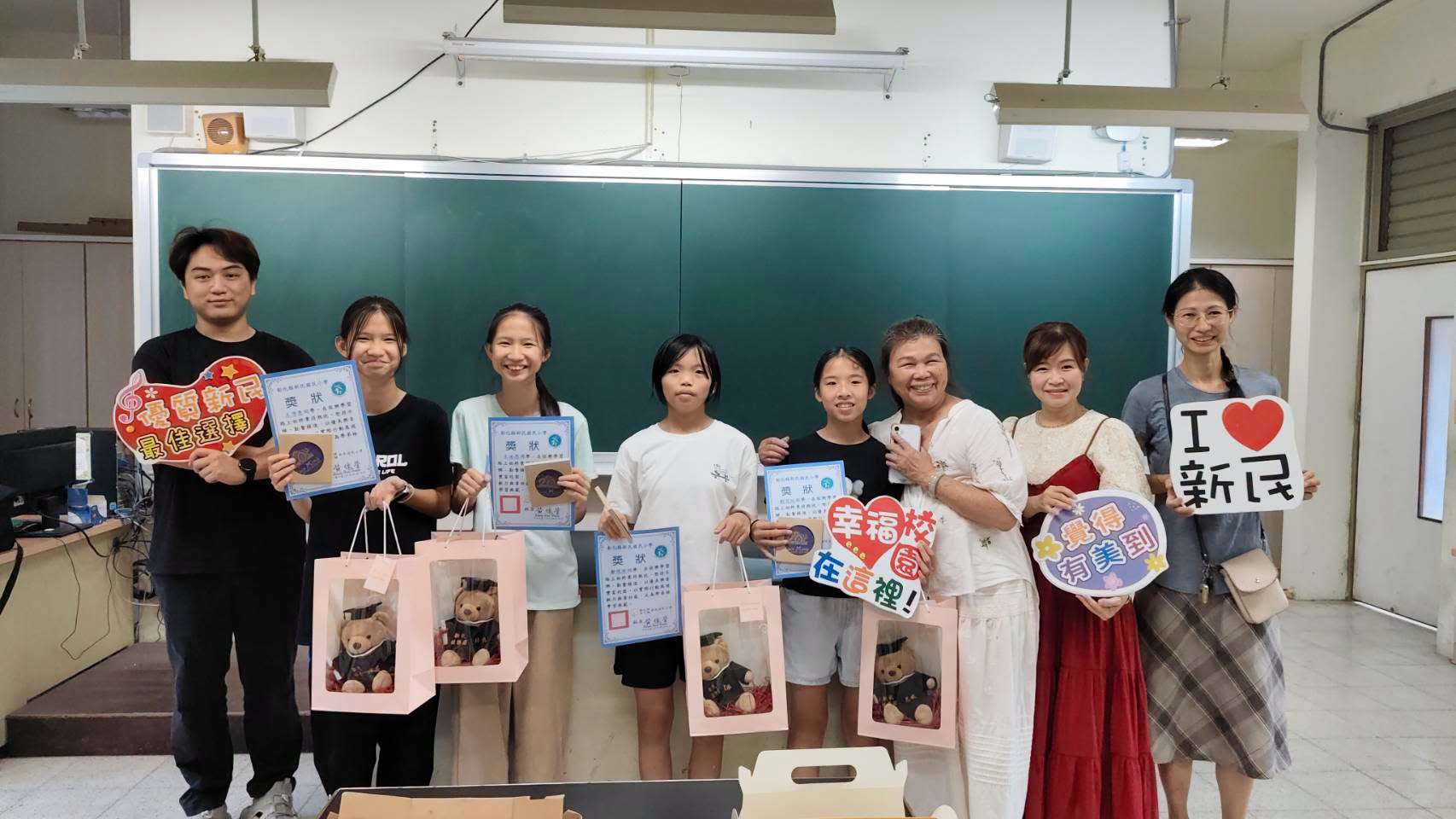 Strings farewell · graduates and teachers group photo