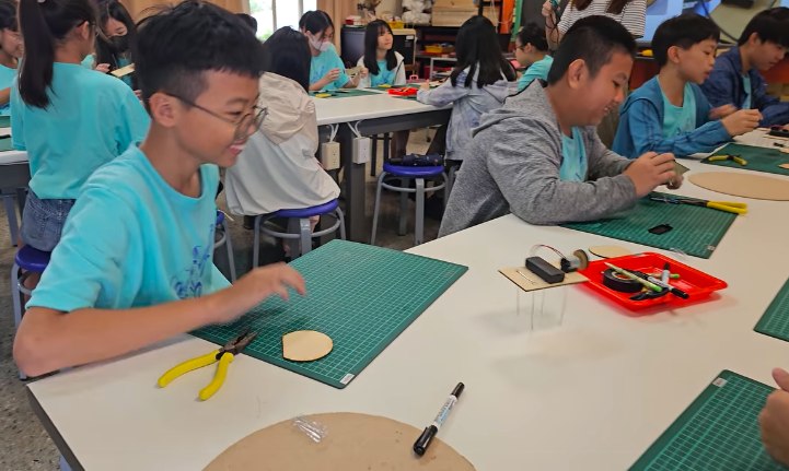Little Tech Makers · Class 601 at Tianwei JHS photo 2
