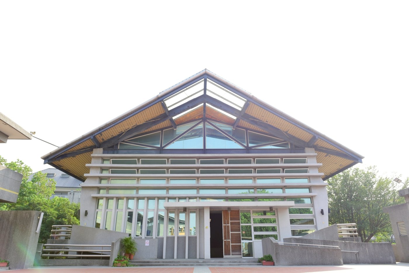 Hsinmin International Education — campus building · 新民國小校舍