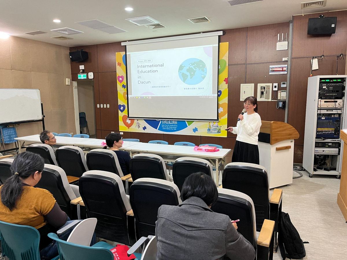 教務處邀請大村國小魏相英主任分享國際教育經驗 Dacun Elementary's Ms. Wei shares her international education experience with Hsinyi teachers