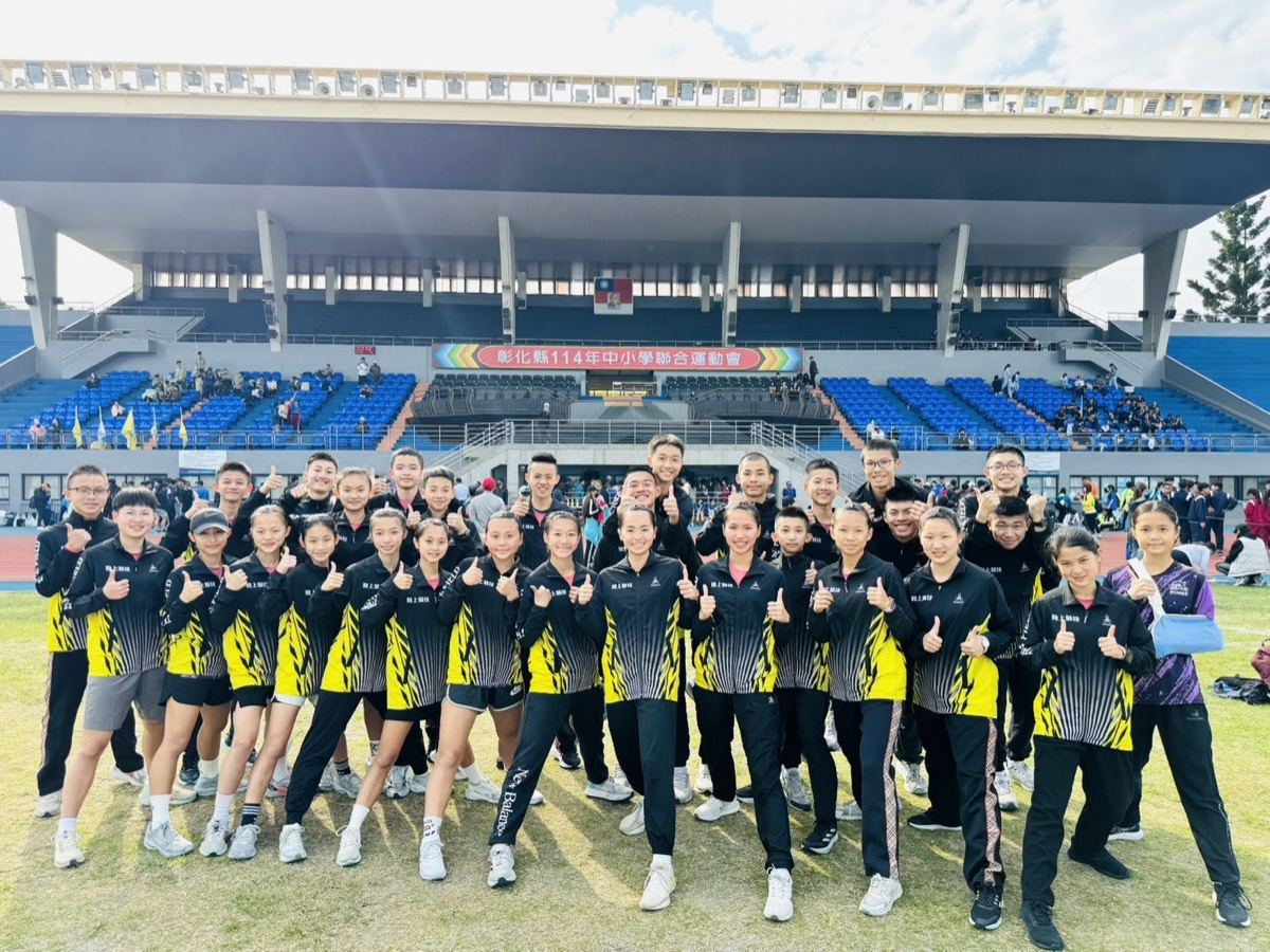 信義學生於彰化縣中小學聯合運動會合影 Hsinyi students at the county's combined sports day
