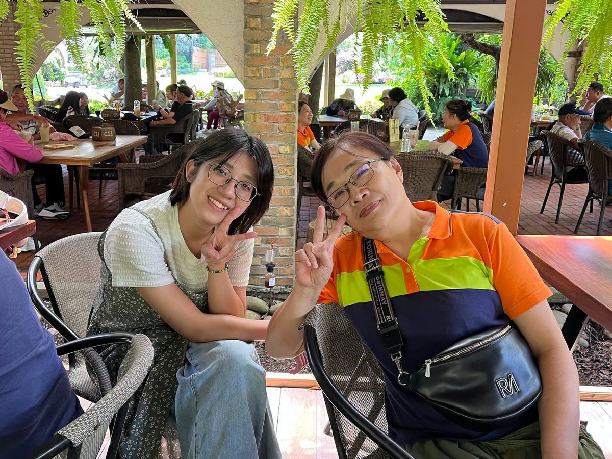 Volunteers together at MITSUI OUTLET PARK Taichung Port 志工於三井 OUTLET 台中港合影