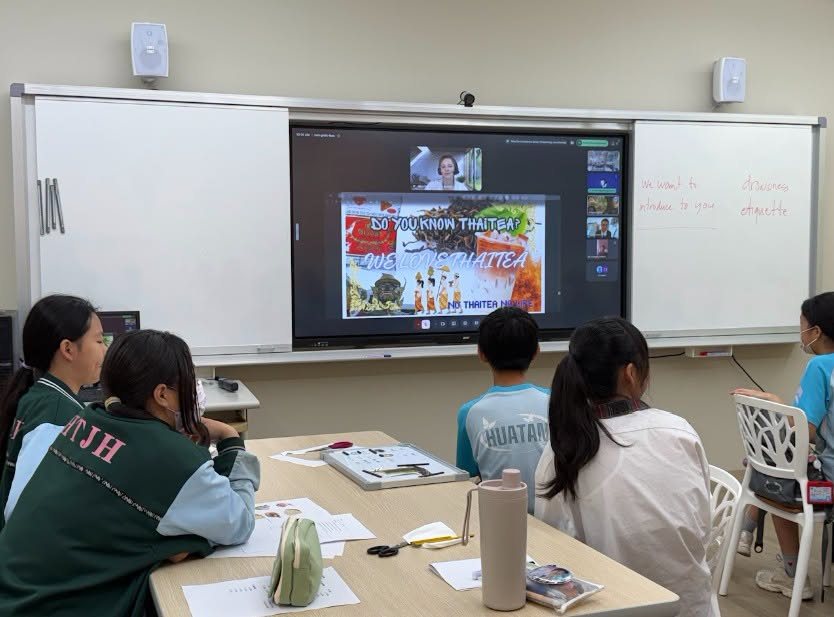 Students practicing English drink-ordering conversations 花壇國中學生練習英語點餐對話