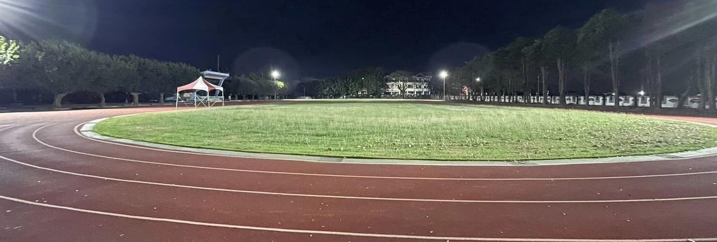 Track at Night 夜晚操場
