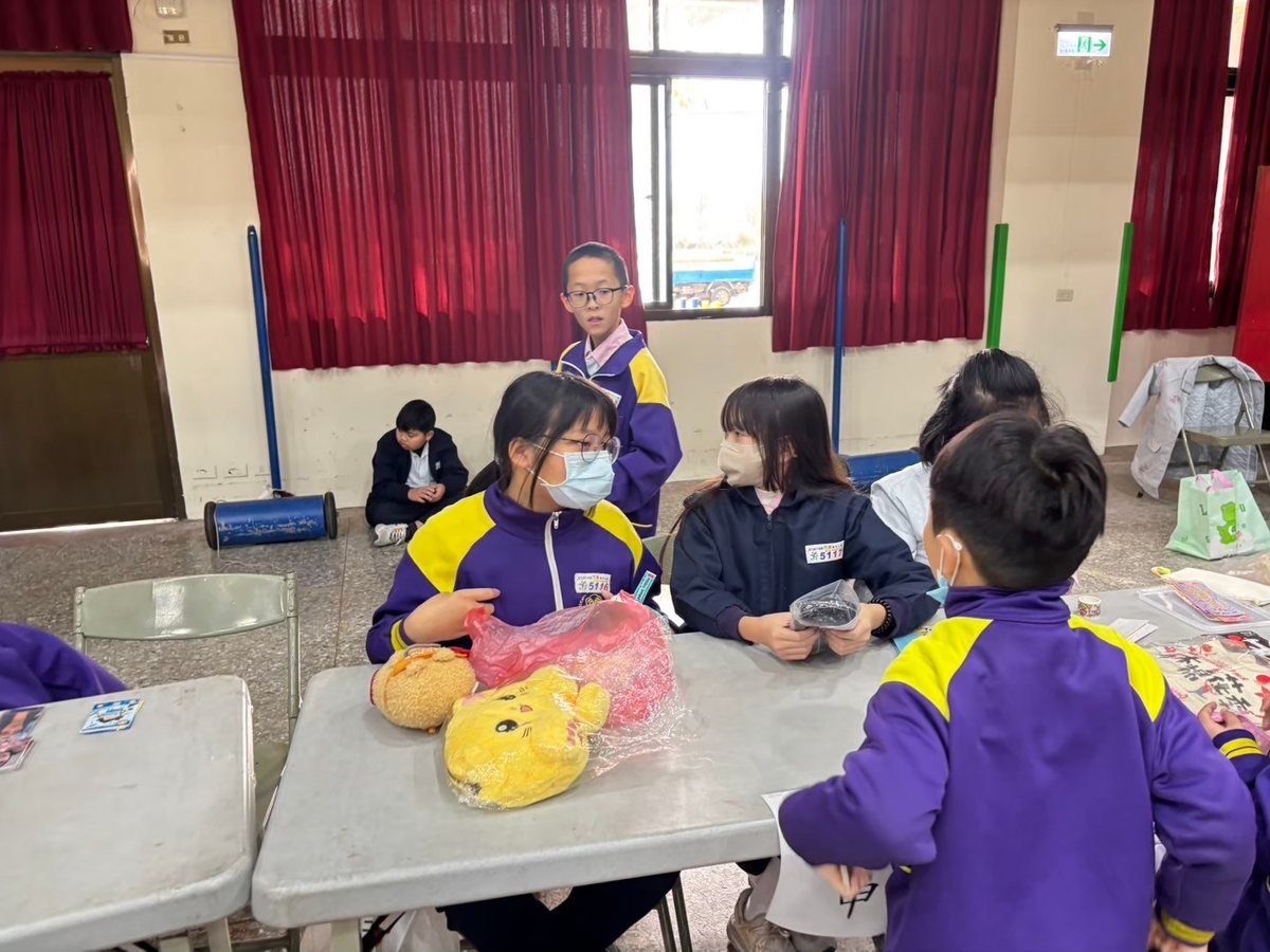 School Flea Market 3
