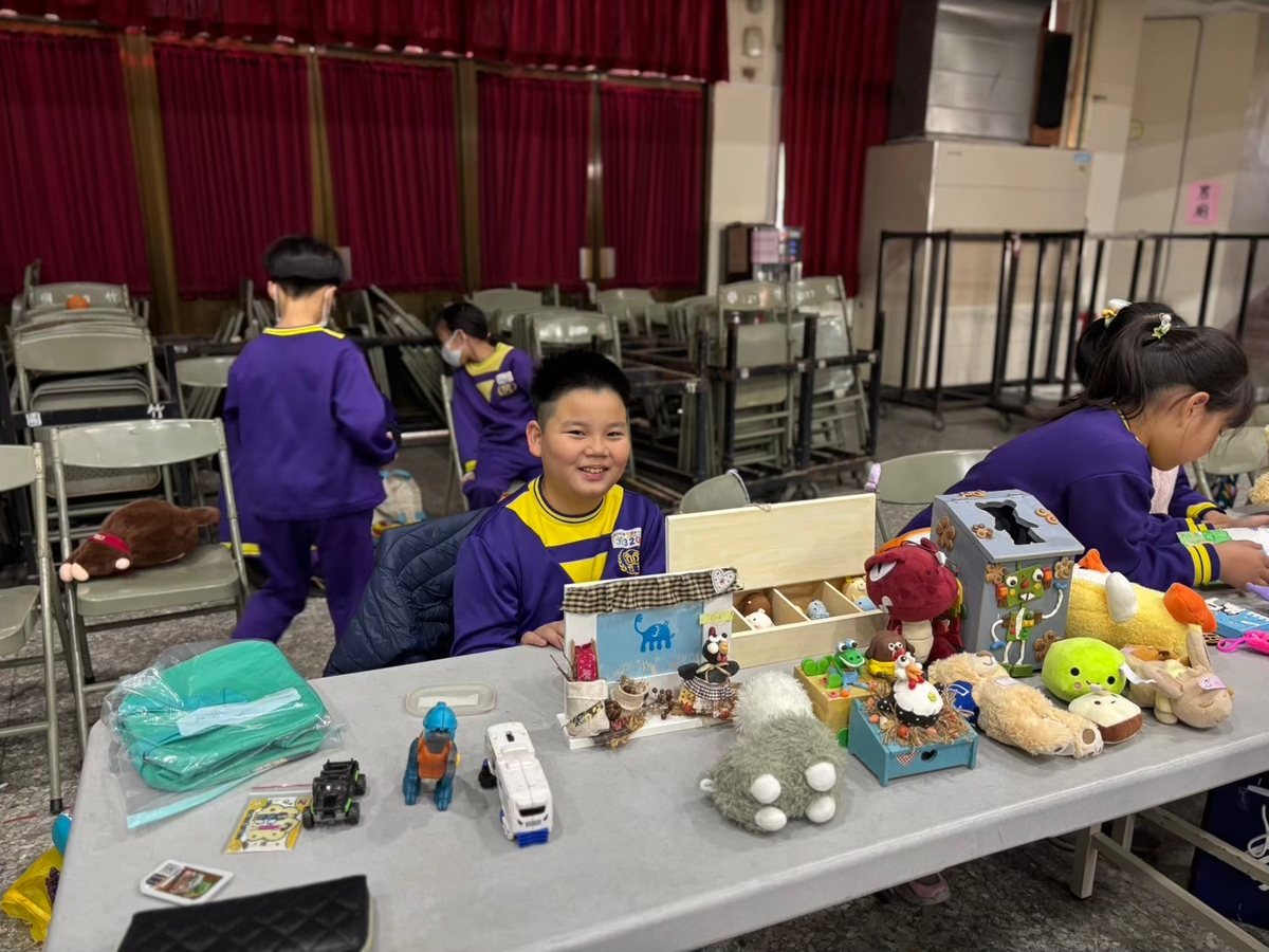 School Flea Market 4