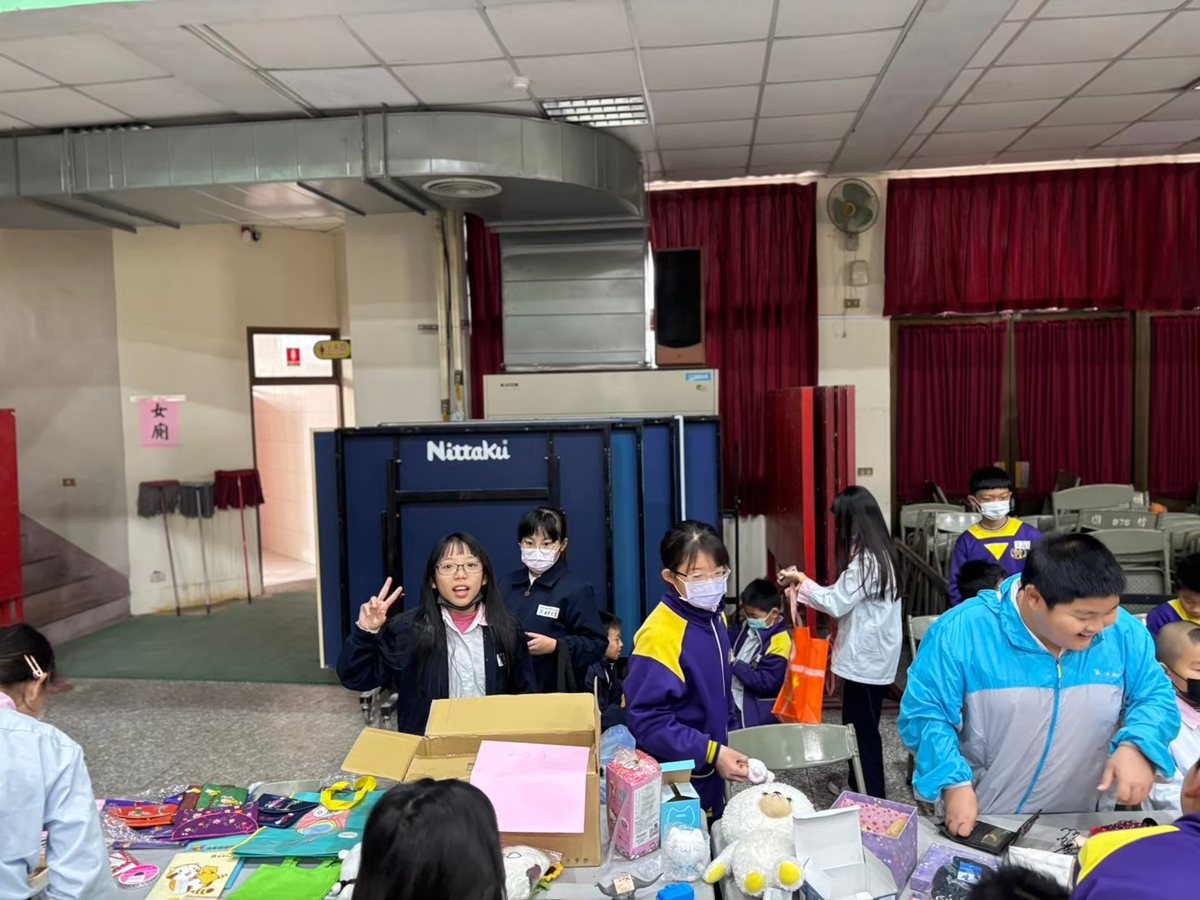 School Flea Market 6
