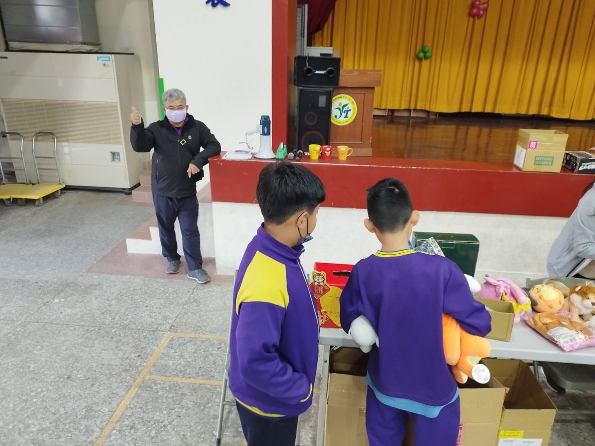 School Flea Market 8
