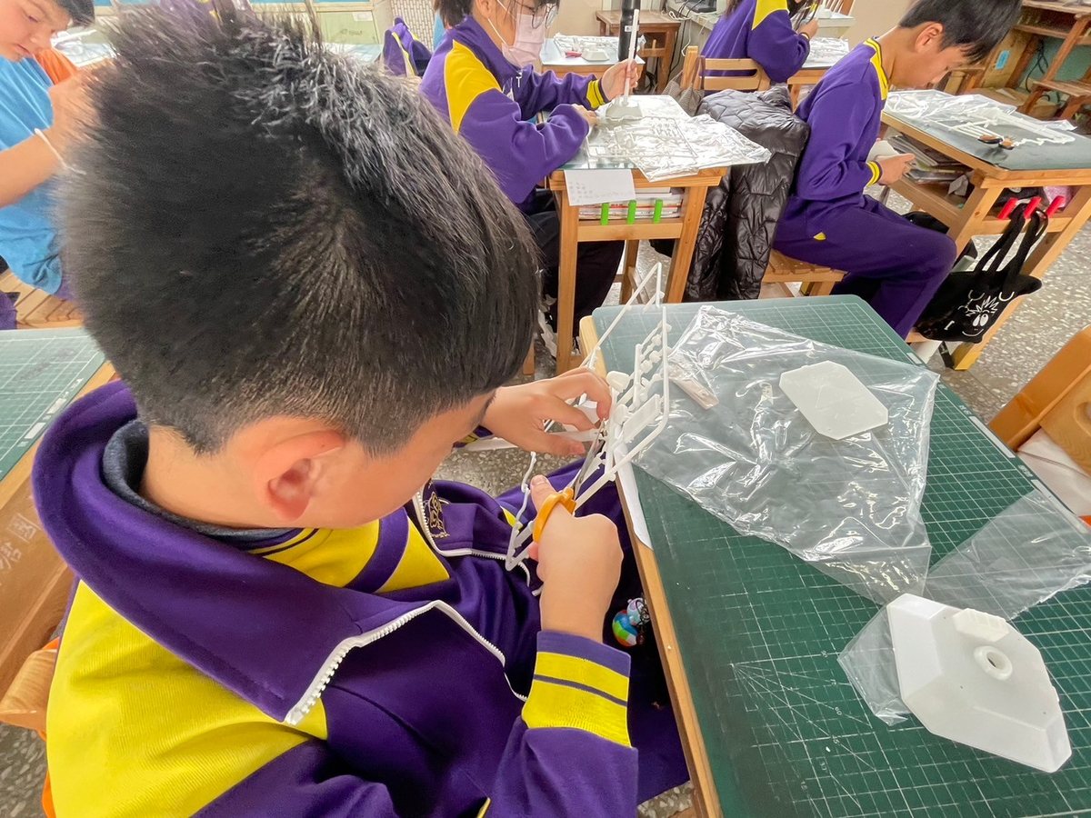 Building Wind Turbines 7