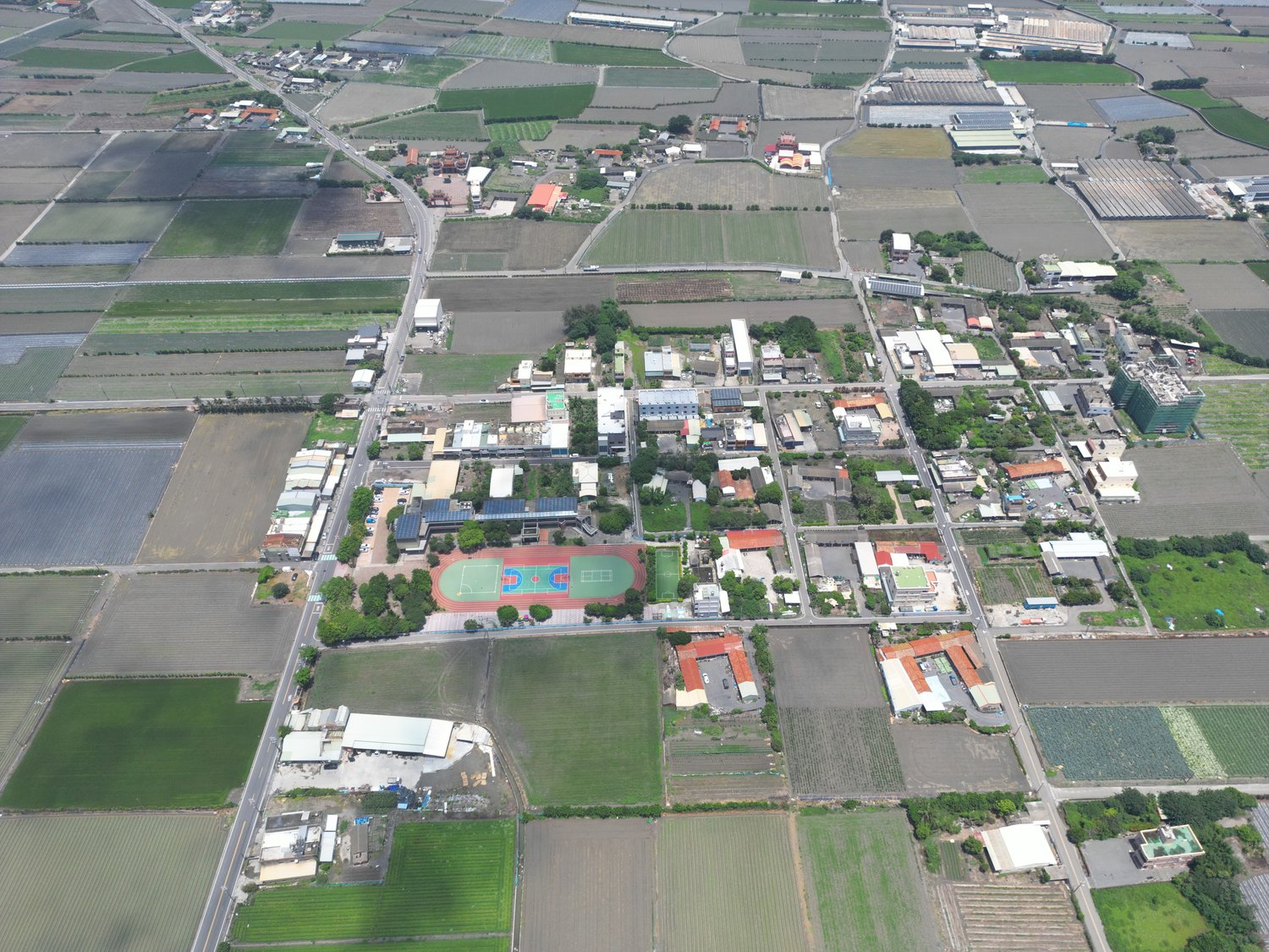 Jianxin Elementary among the fields of Xinsheng, Fangyuan