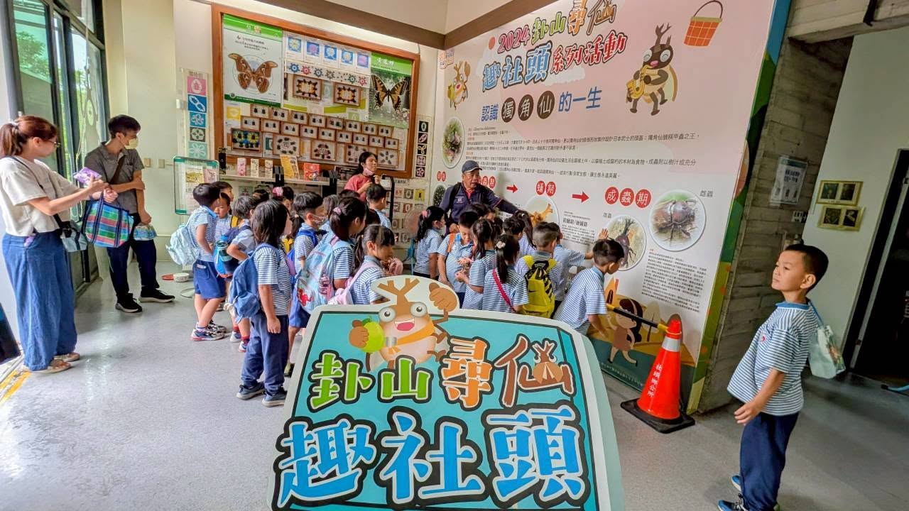 Students hands-on craft activity during the field trip