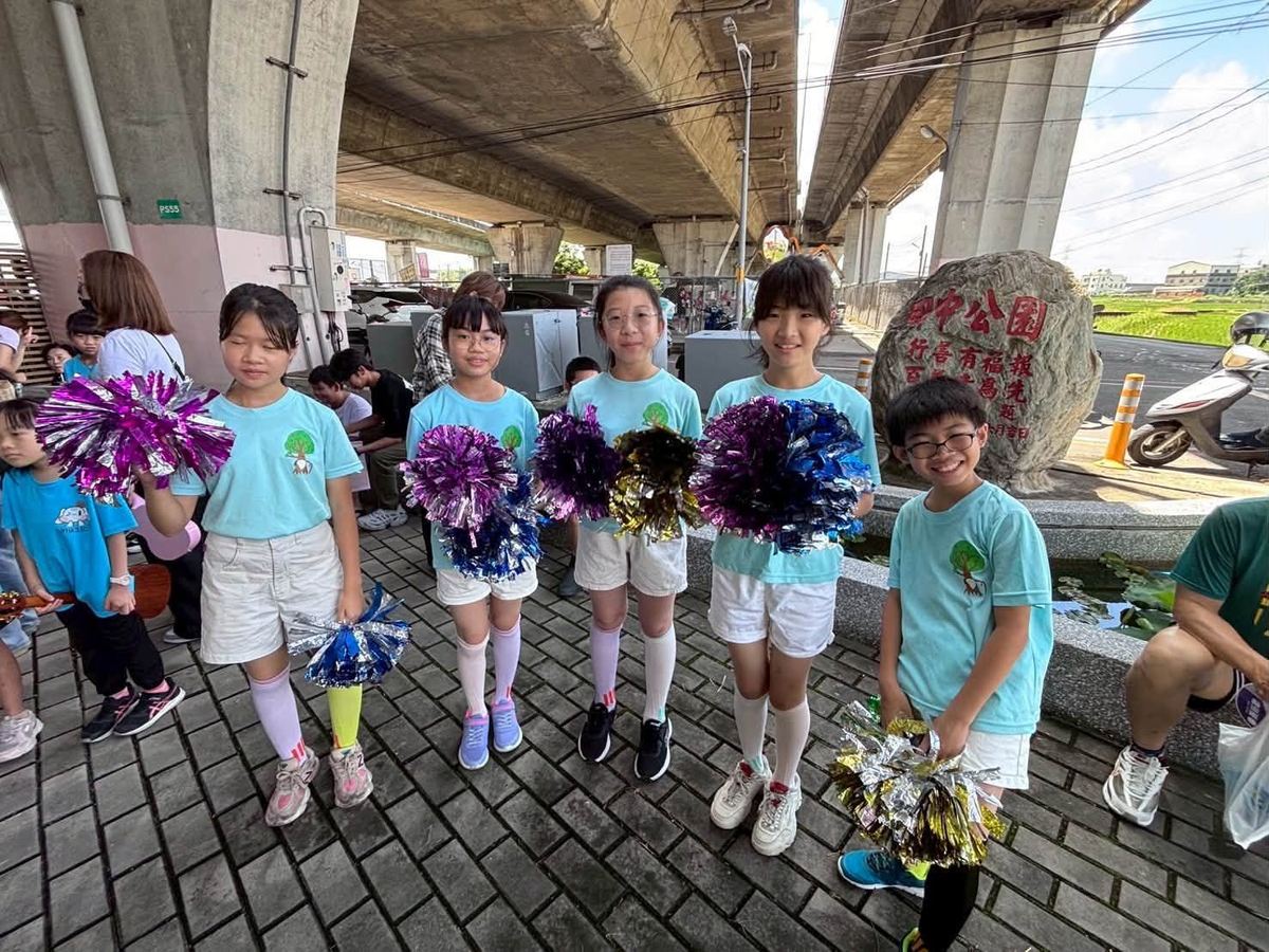 快官國小舞蹈隊在田中社區活動舞台表演